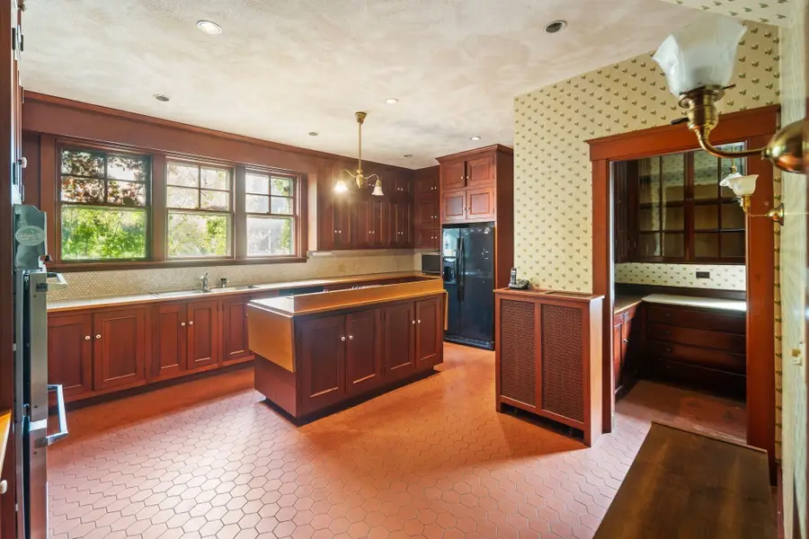42 Everett Ave, Winchester, MA 01890 - #3