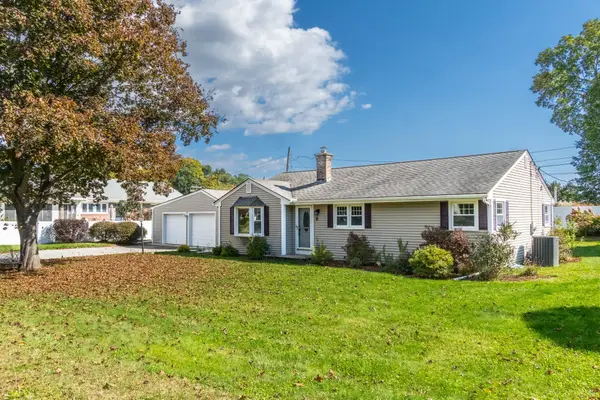 11 Hillview Rd, Holyoke, MA 01040