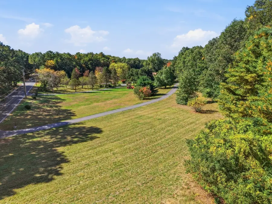 127 Pleasant St, Southampton, MA 01073 - #2