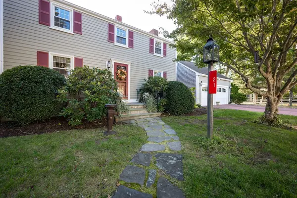 21 Thatcher St, Dartmouth, MA 02748