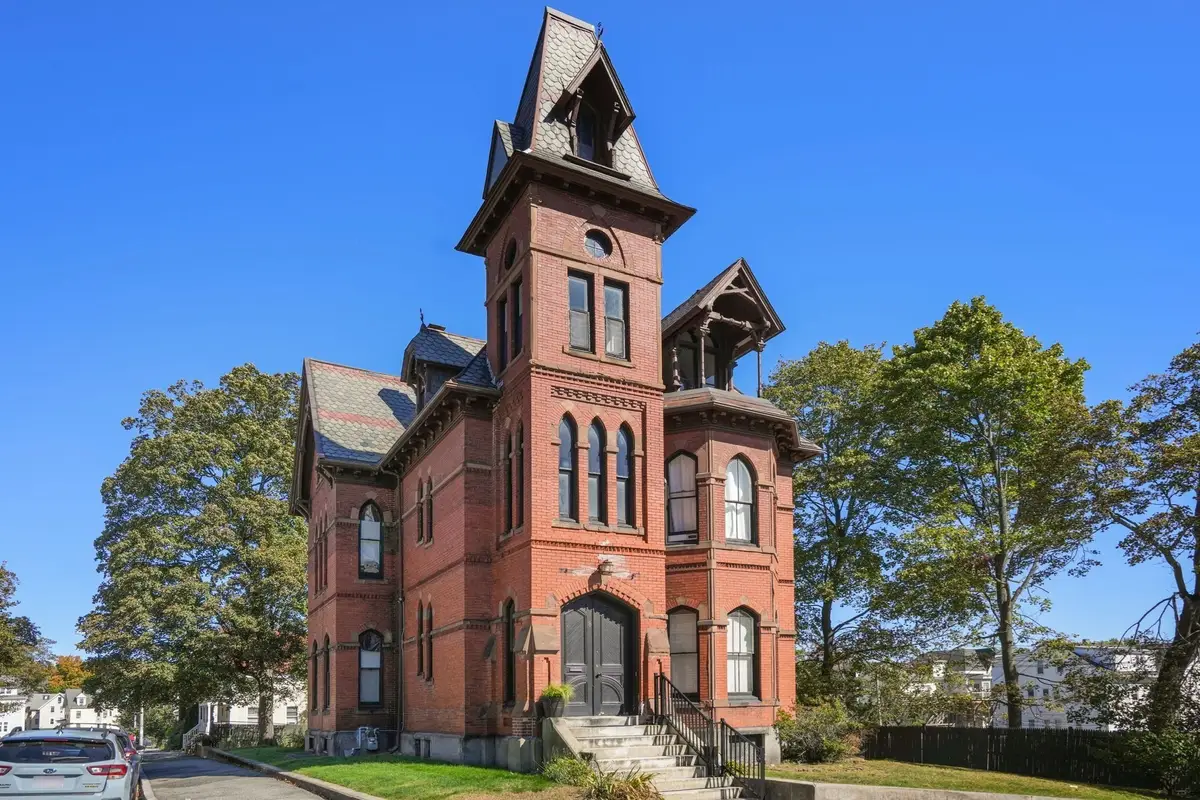 8 Claremont St #3A, Worcester, MA 01609 - #1