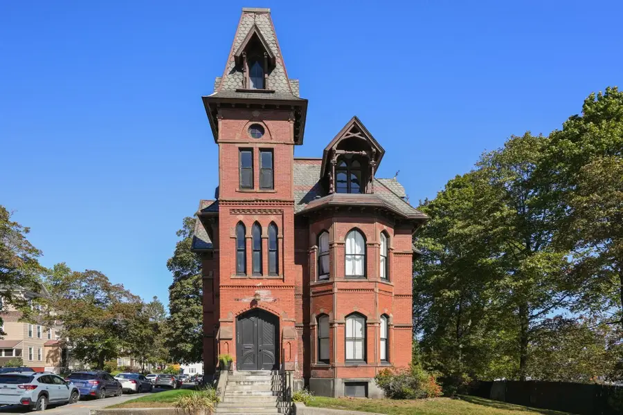 8 Claremont St #3A, Worcester, MA 01609 - #2