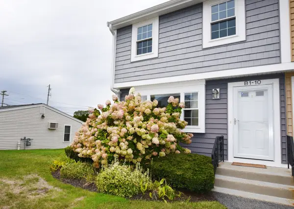 10 Lydon Ln #B-1, Halifax, MA 02338