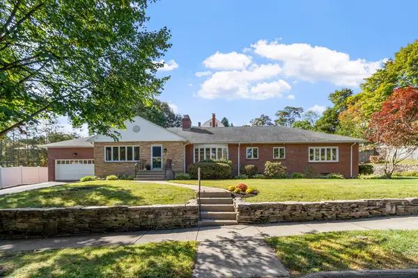 19 Chamberlain Pkwy, Worcester, MA 01602