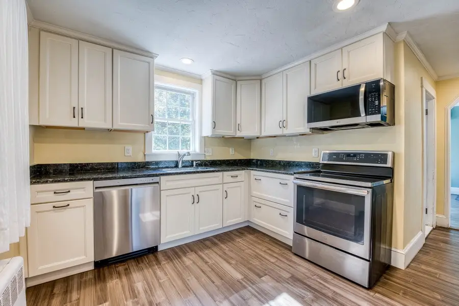 428 W Union St, East Bridgewater, MA 02333 - #3