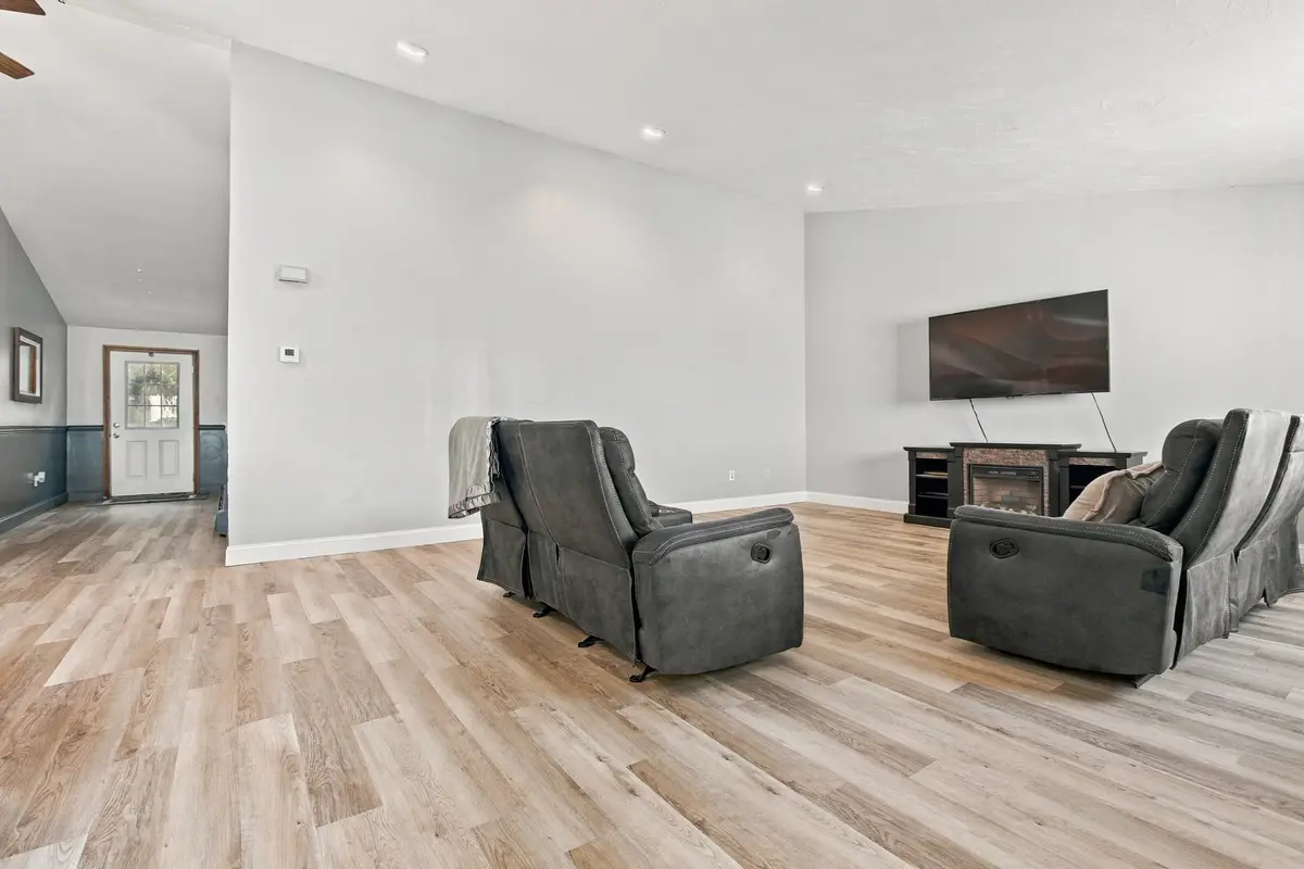 48 Lovering St #8, Medway, MA 02053 - #1