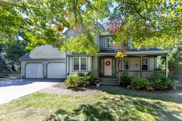12 Wildwood Rd, Plymouth, MA 02360