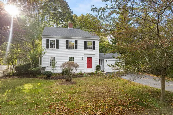 11 Arnold Rd, Hingham, MA 02043