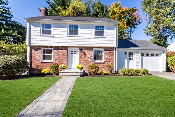 32 Centre St, Milton, MA 02186