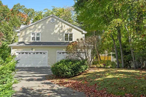 23-25 Woodbine St #23, Newton, MA 02466