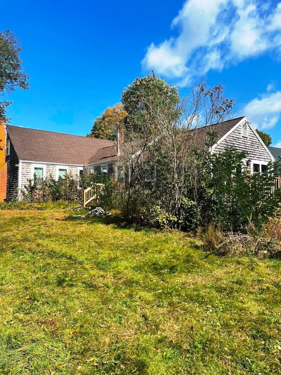 1118 Pleasant St, Bridgewater, MA 02324 - #3