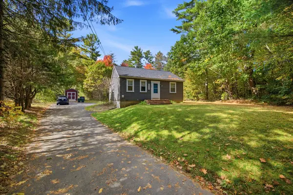 384 N Brookfield Rd, Oakham, MA 01068
