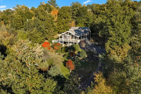 42 Streeter Rd, Sturbridge, MA 01518