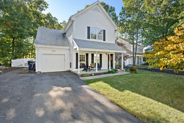 7 Ouimet Ln, Foxboro, MA 02035