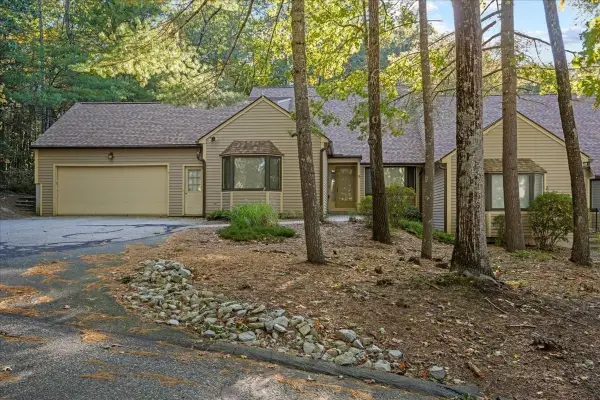 16 Bentwood Dr #16, Sturbridge, MA 01566