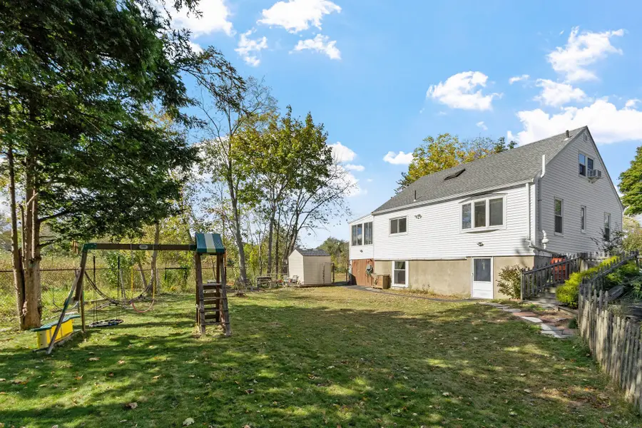 11 Barker St, Danvers, MA 01923 - #3