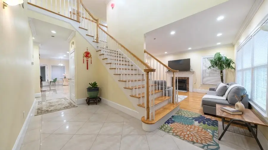 33 Woodland Ave, Saugus, MA 01906 - #2