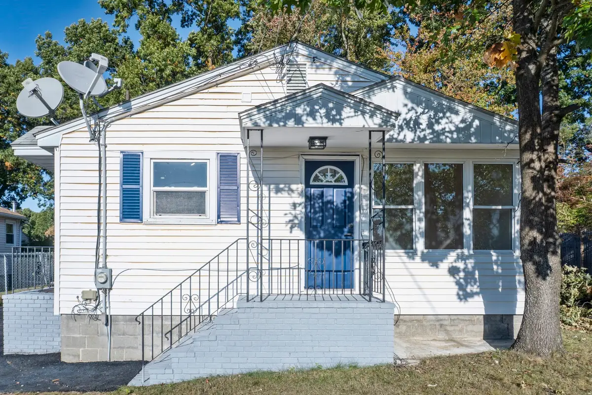 32 Turnpike St, North Andover, MA 01845 - #1