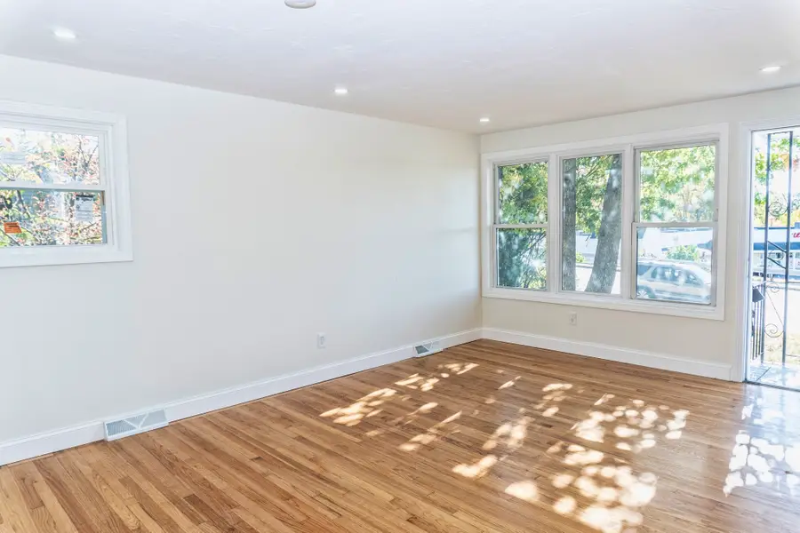 32 Turnpike St, North Andover, MA 01845 - #3