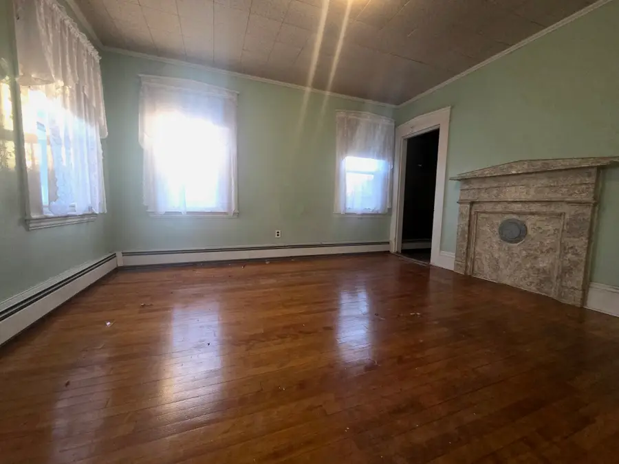 4 Upham St, Salem, MA 01970 - #3