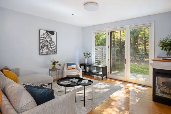 18 Pettee St #18, Newton, MA 02464