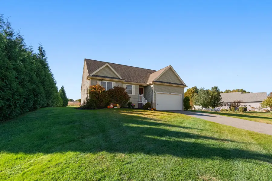 3076 Hunters Hill Dr, Dighton, MA 02715 - #2