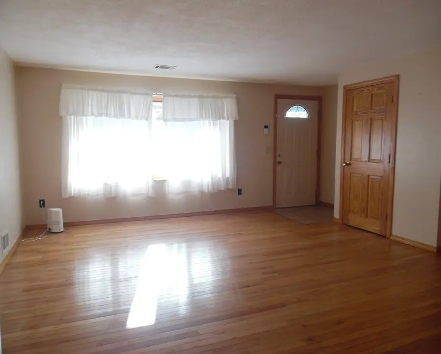 21 Burnside Drive, Swansea, MA 02777 - #3