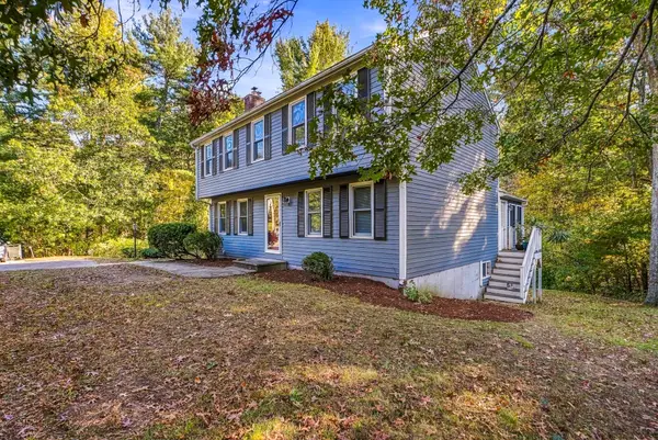 565 Hartford Ave E, Uxbridge, MA 01569