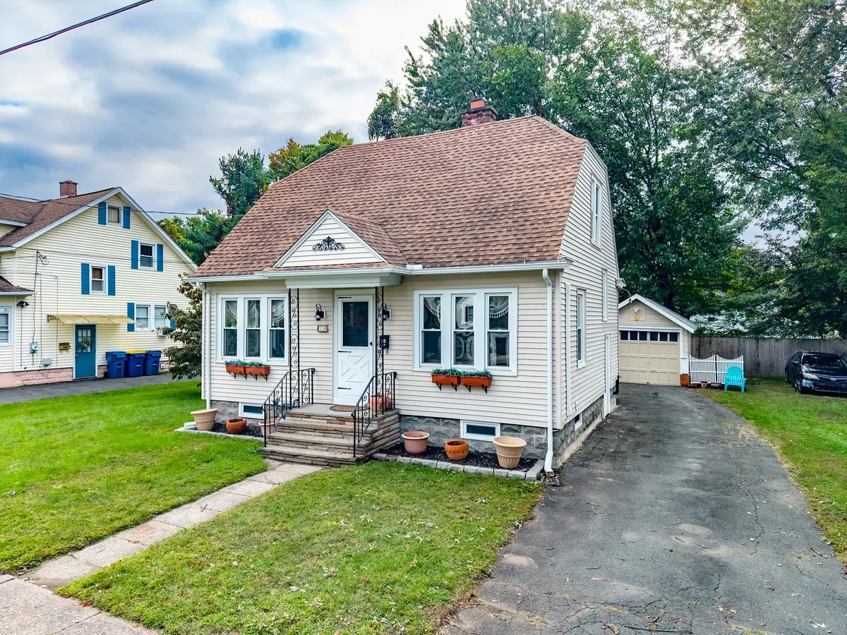 18 Fabyan St, West Springfield, MA 01089 - #1