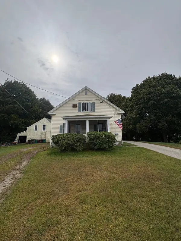 1888 Mendon Rd, Woonsocket, RI 02895