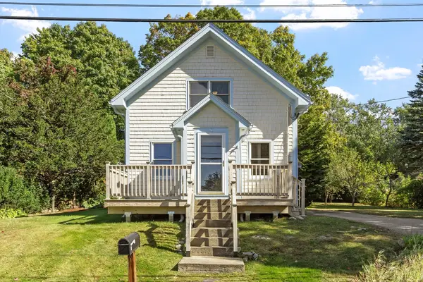8 Winter St, Southborough, MA 01745