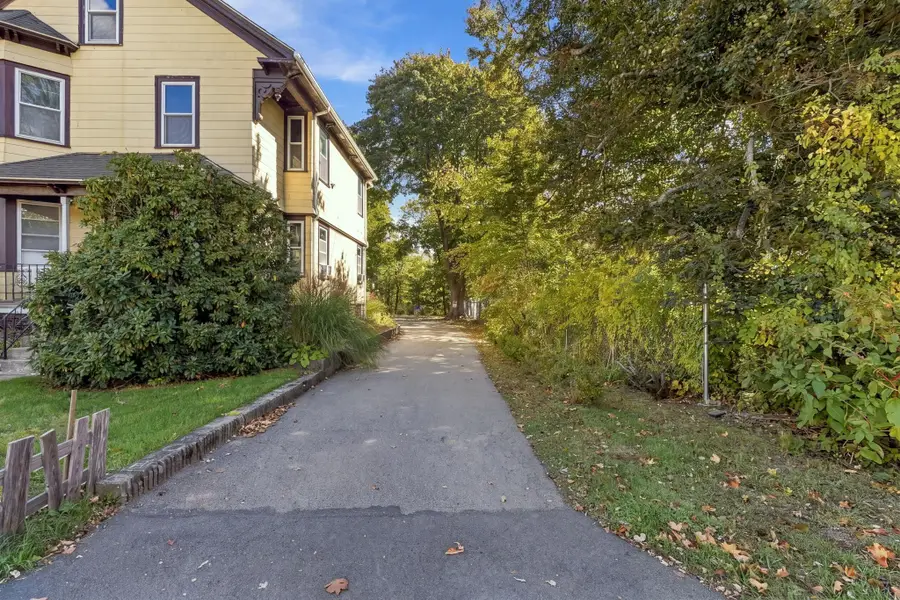 562 Newport Ave, Attleboro, MA 02703 - #3