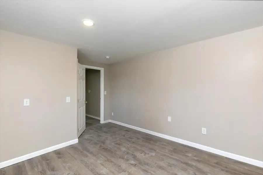31 Garfield St, Lawrence, MA 01843 - #3