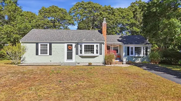 32 Scholl Av, Yarmouth, MA 02673