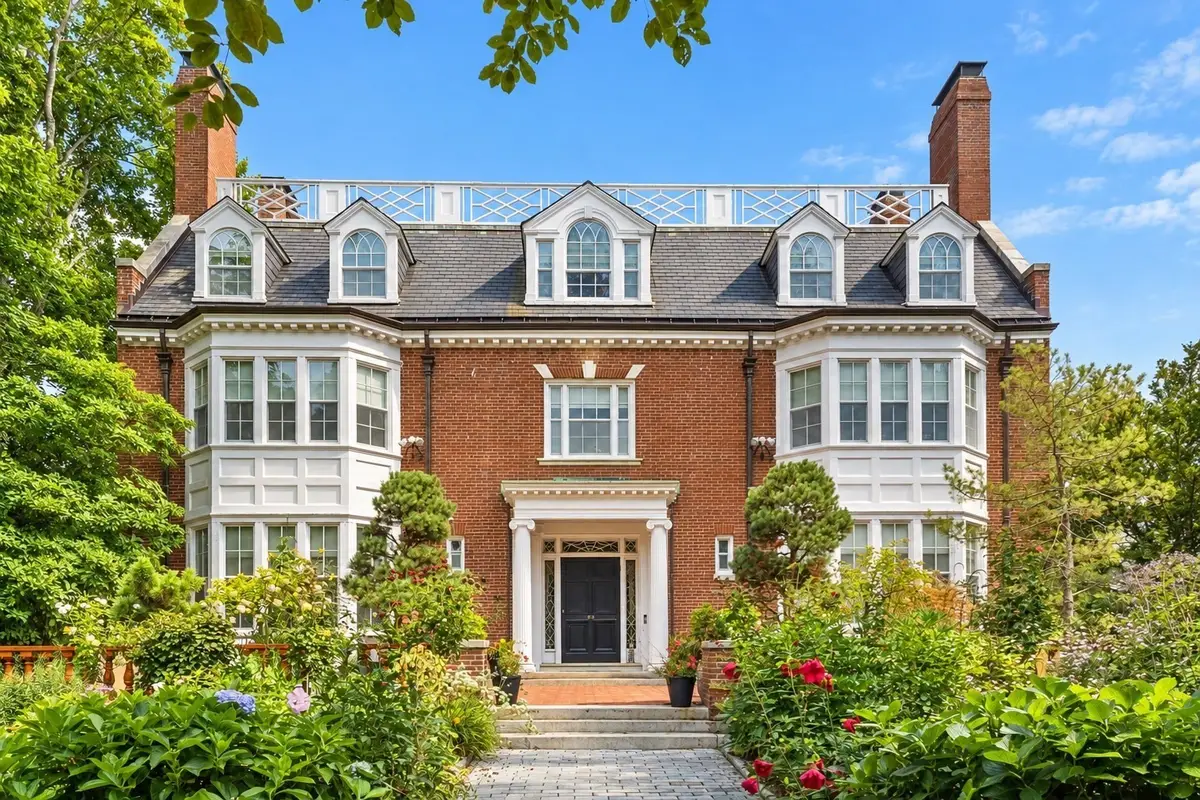 334 Hammond St, Newton, MA 02467 - #1