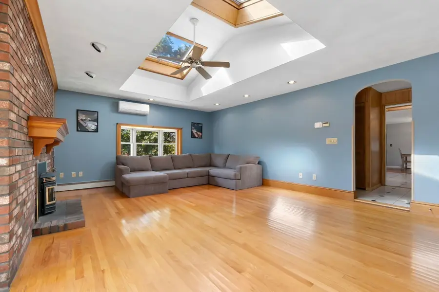 23 Russell St, Peabody, MA 01960 - #3