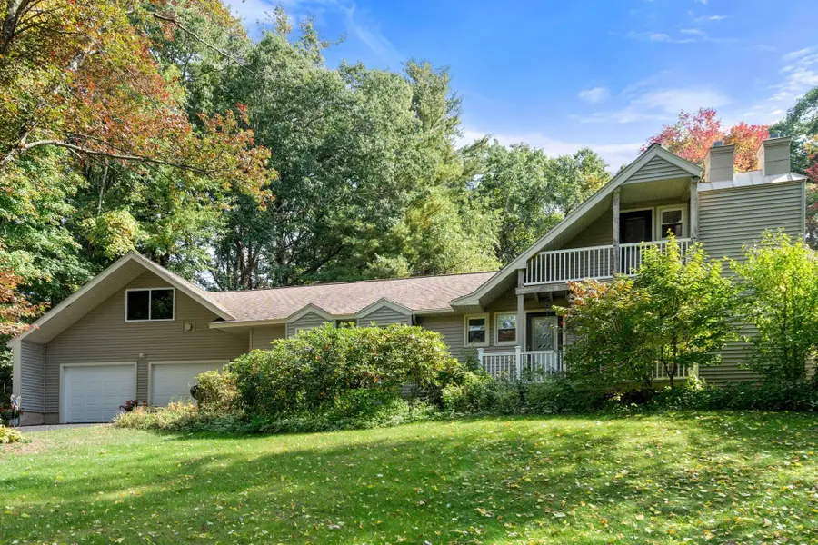 465 Greenwood St, Millbury, MA 01527 - #3