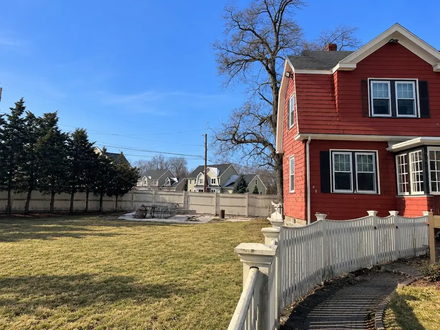 93 Lowell St, Woburn, MA 01801 - #3