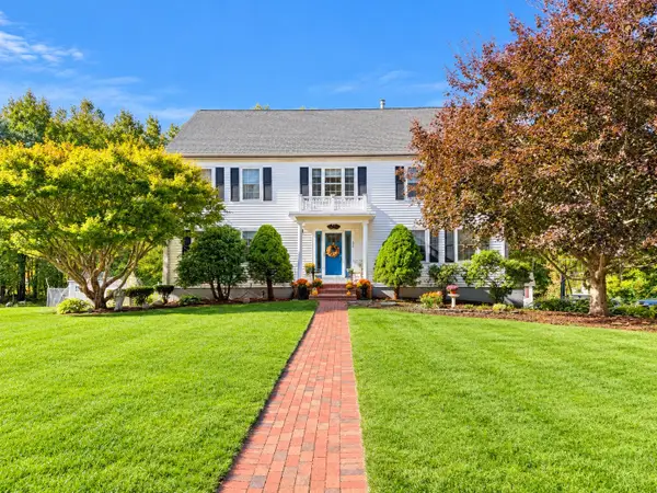 30 Arthur's Pl, Bridgewater, MA 02324