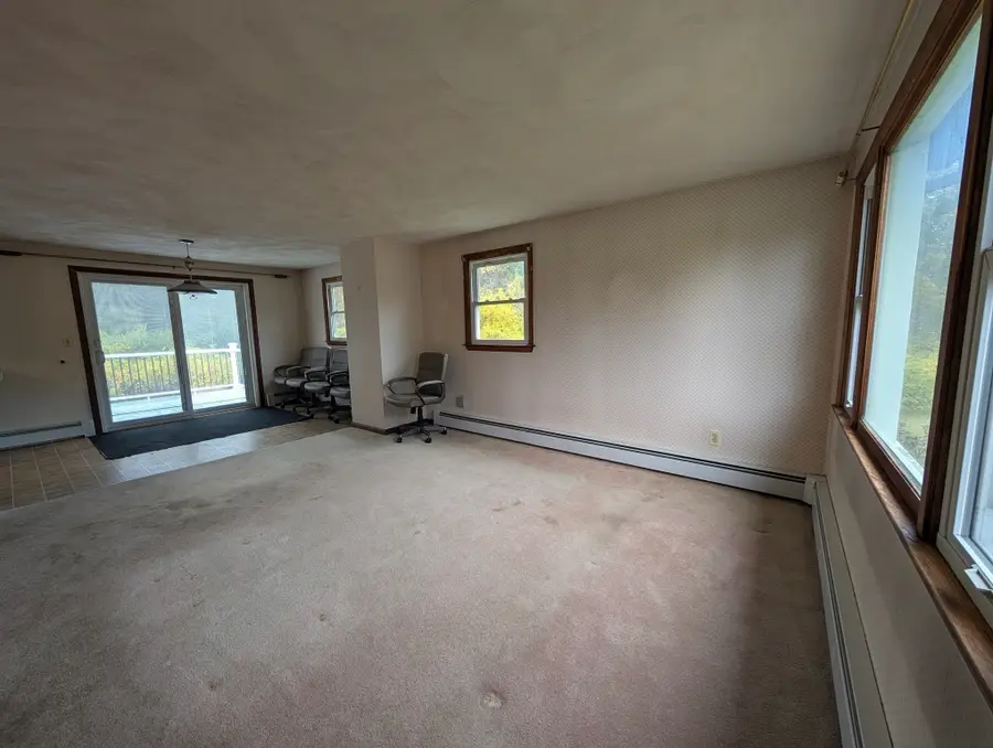 139 Charlton St, Oxford, MA 01540 - #3