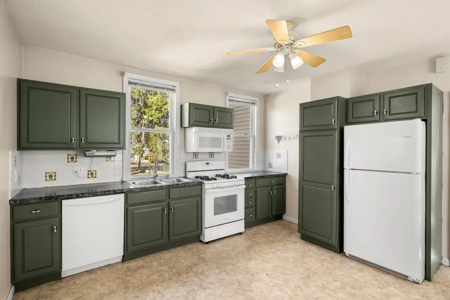 8 Morton St, North Andover, MA 01845 - #2