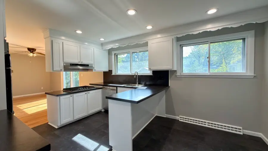 17 Lawn Ave., Lowell, MA 01852 - #3