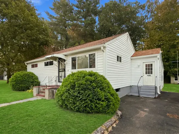 67 Rindone St, Holbrook, MA 02343