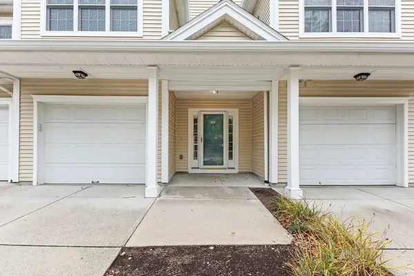 631 East St #A102, Mansfield, MA 02048