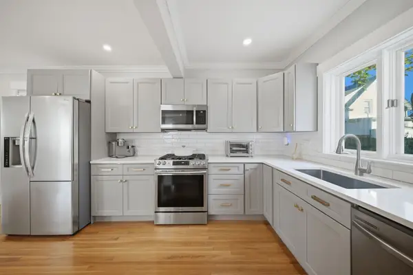 22 Houston Pl, Lynn, MA 01905