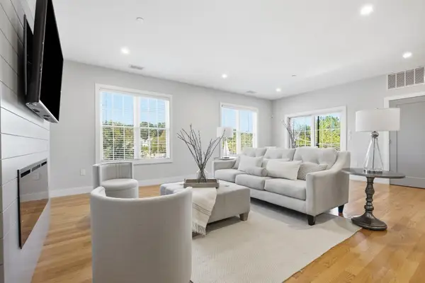 178 Robertson St #PH7, Quincy, MA 02169
