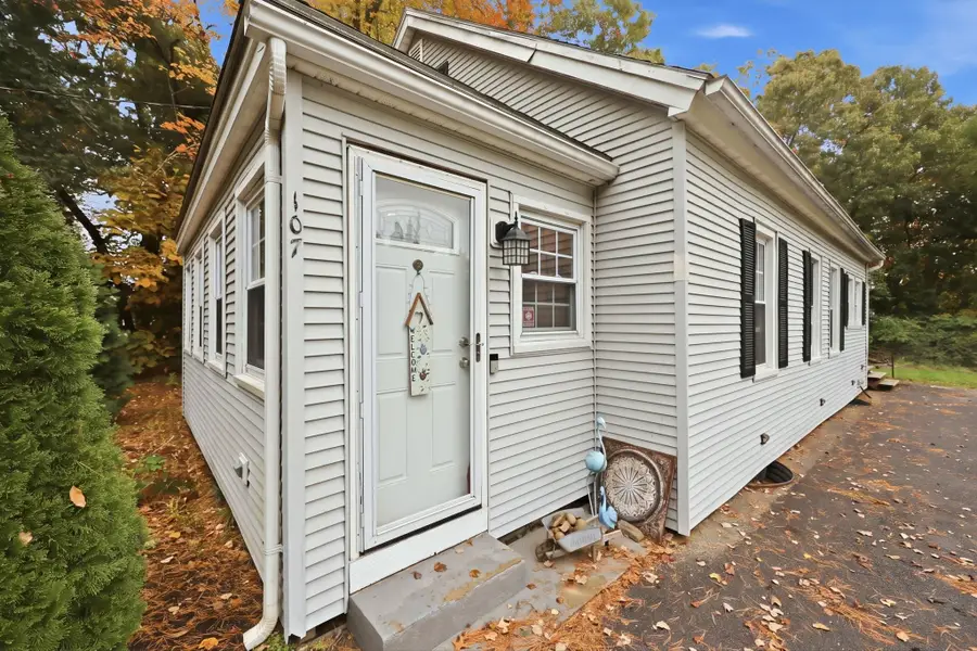 107 Pinehurst St, Westfield, MA 01085 - #3