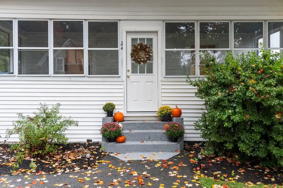 24 Dewey Ave, Boylston, MA 01505 - #3