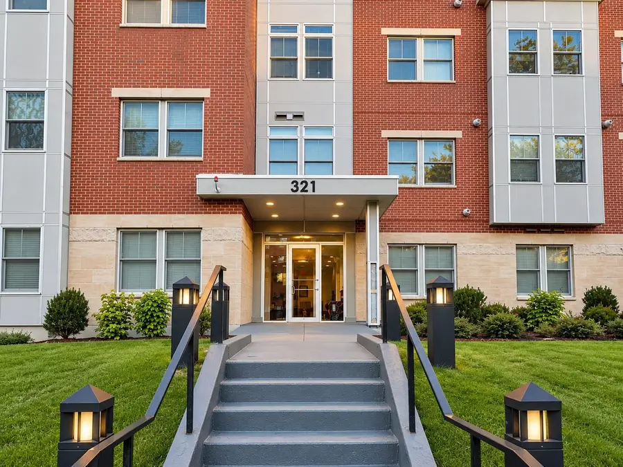 321 Hammond Pond Pkwy #103, Chestnut Hill, MA 02467 - #2