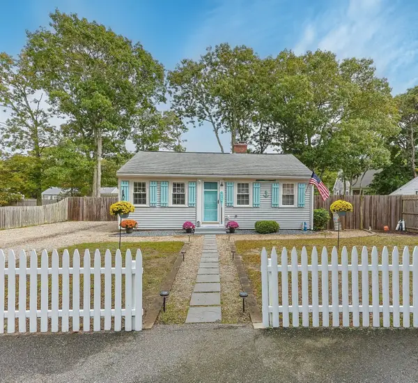 16 Thatcher Rd, Yarmouth, MA 02664